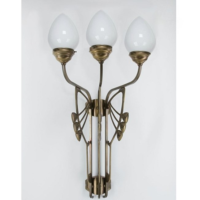 Wandlamp Mackintosh 3-lichts met glaskappen in opaal wit