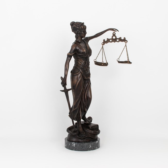 Sculptuur Vrouwe Justitia