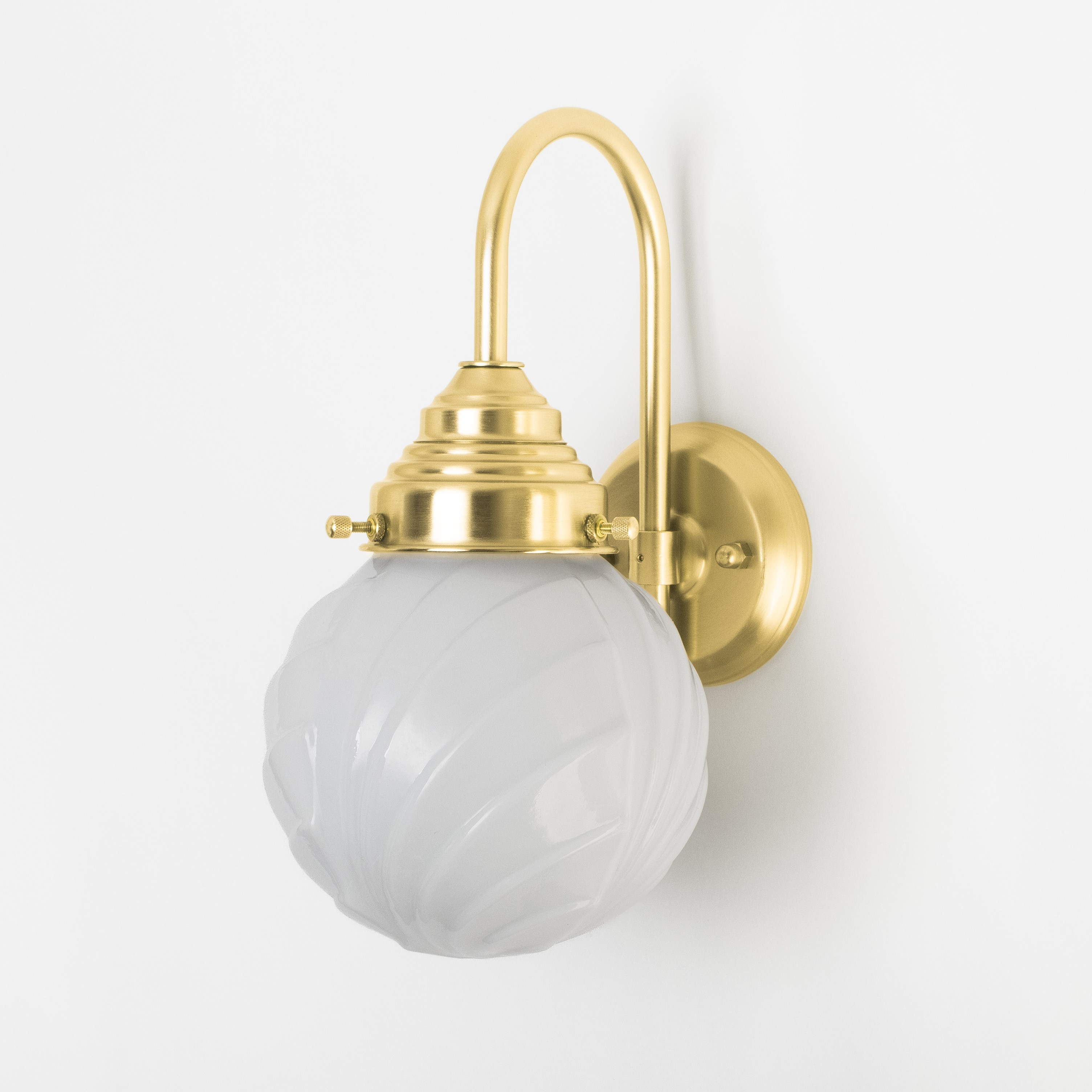 Wandlamp Swingbulb Meander Messing