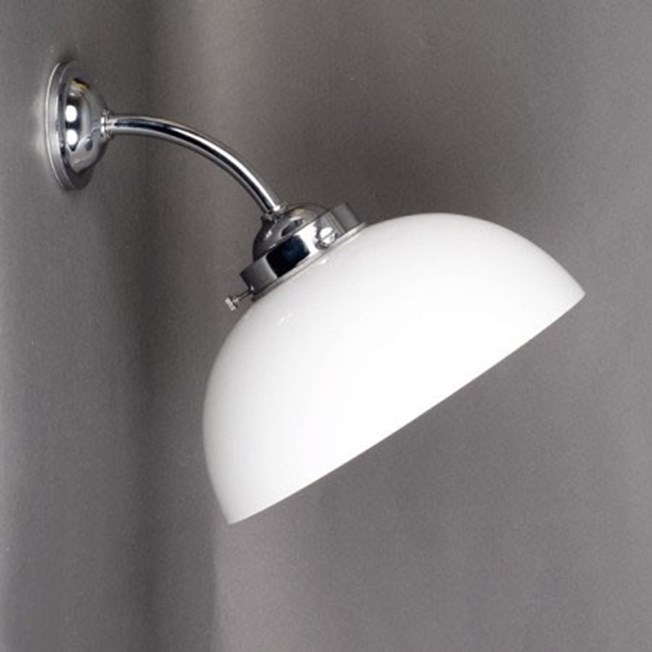 Verchroomde buiten- badkamerwandlamp met een halve bol Ø 30cm