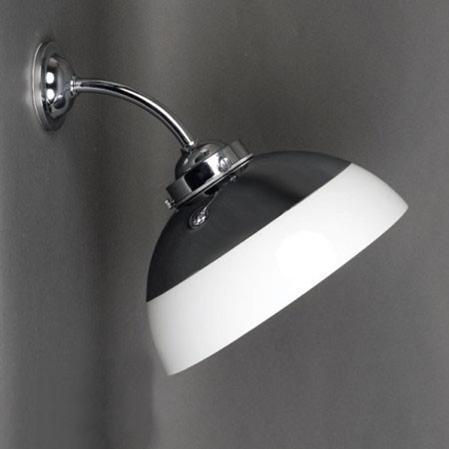 Verchroomde buiten- badkamerwandlamp met een halve bol en optionele kap