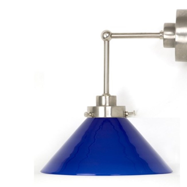Wandlamp Cono met strak, matnikkel armatuur met extra verticale pendel en blauwe glaskap